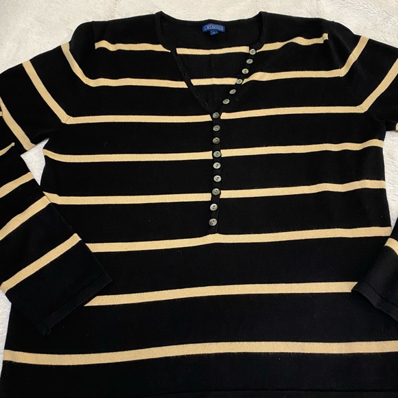 EUC! LT. WEIGHT V NECK SWEATER W/HENLEY BUTTONS. - Picture 5 of 14